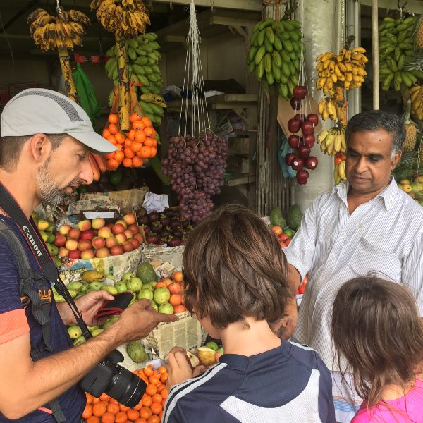 Voyager en famille avec ses enfants, c'est une rencontre avec un ailleurs, les gens d'un pays différent